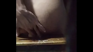 Entrenando con mi dildo en cuarentena